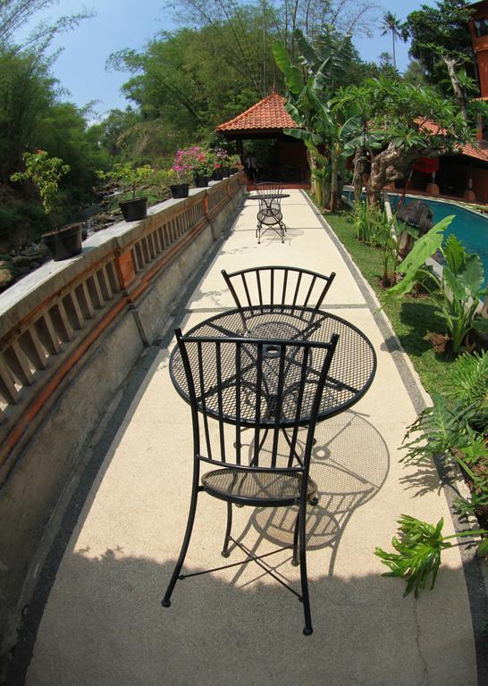 Ubud Hotel And Villas Маланг Екстериор снимка