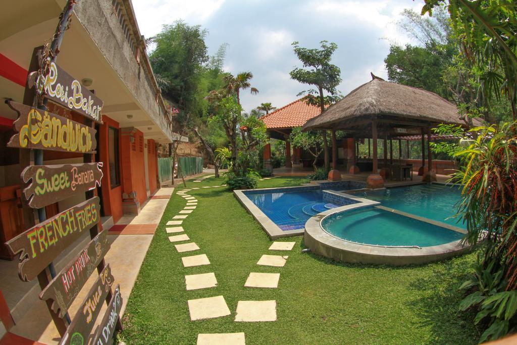 Ubud Hotel And Villas Маланг Екстериор снимка